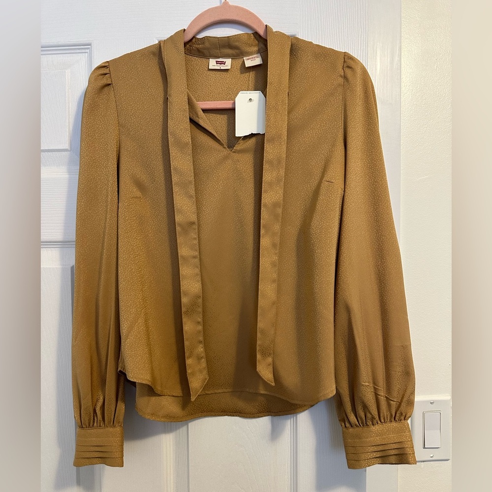 NWT Levi’s gold blouse